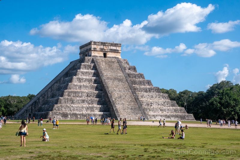 Chichen Itza Piramide Cesped