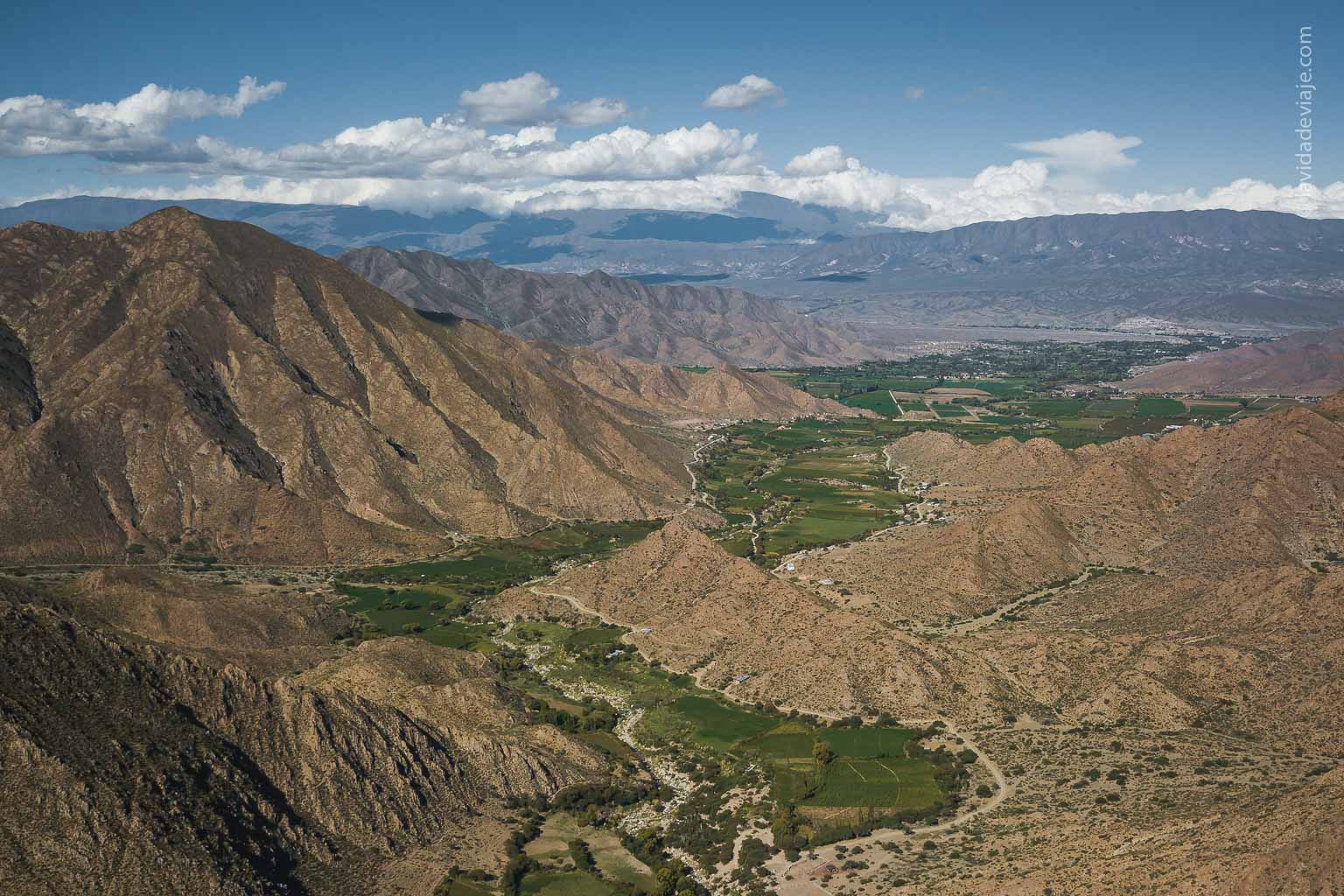 vista de cachi desde el pie del nevado