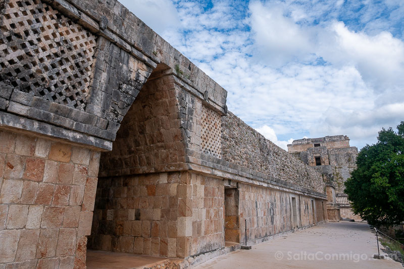 Uxmal Cuadrangulo de las Monjas Edificio Sur Arco Maya