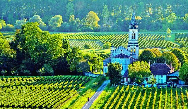 Entre castillos y viñedos: un recorrido por las zonas menos exploradas de Francia Entre castillos y viñedos: un recorrido por las zonas menos exploradas de Francia