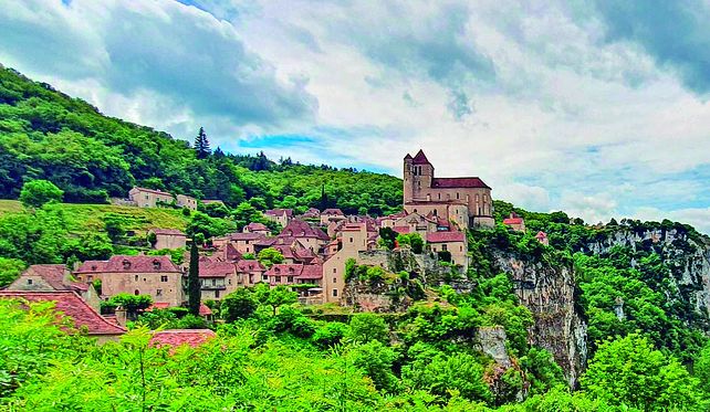 Entre castillos y viñedos: un recorrido por las zonas menos exploradas de Francia Entre castillos y viñedos: un recorrido por las zonas menos exploradas de Francia