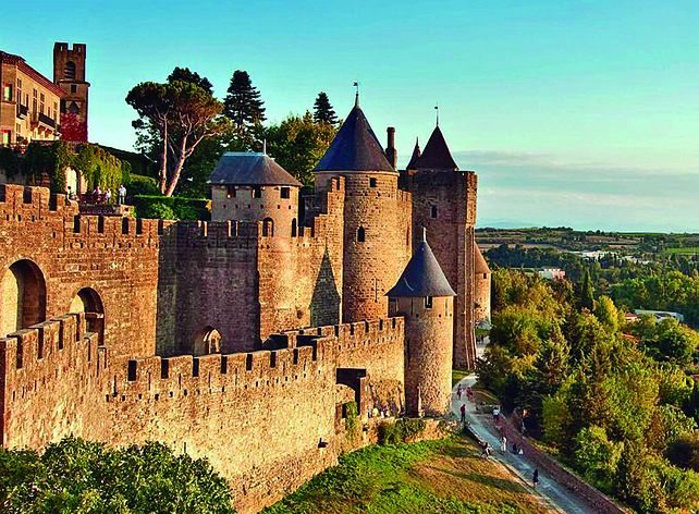 Entre castillos y viñedos: un recorrido por las zonas menos exploradas de Francia Entre castillos y viñedos: un recorrido por las zonas menos exploradas de Francia