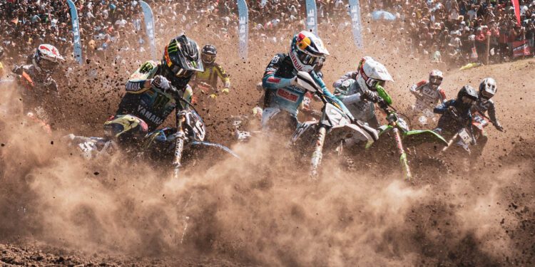 moto1-750x375-1-1