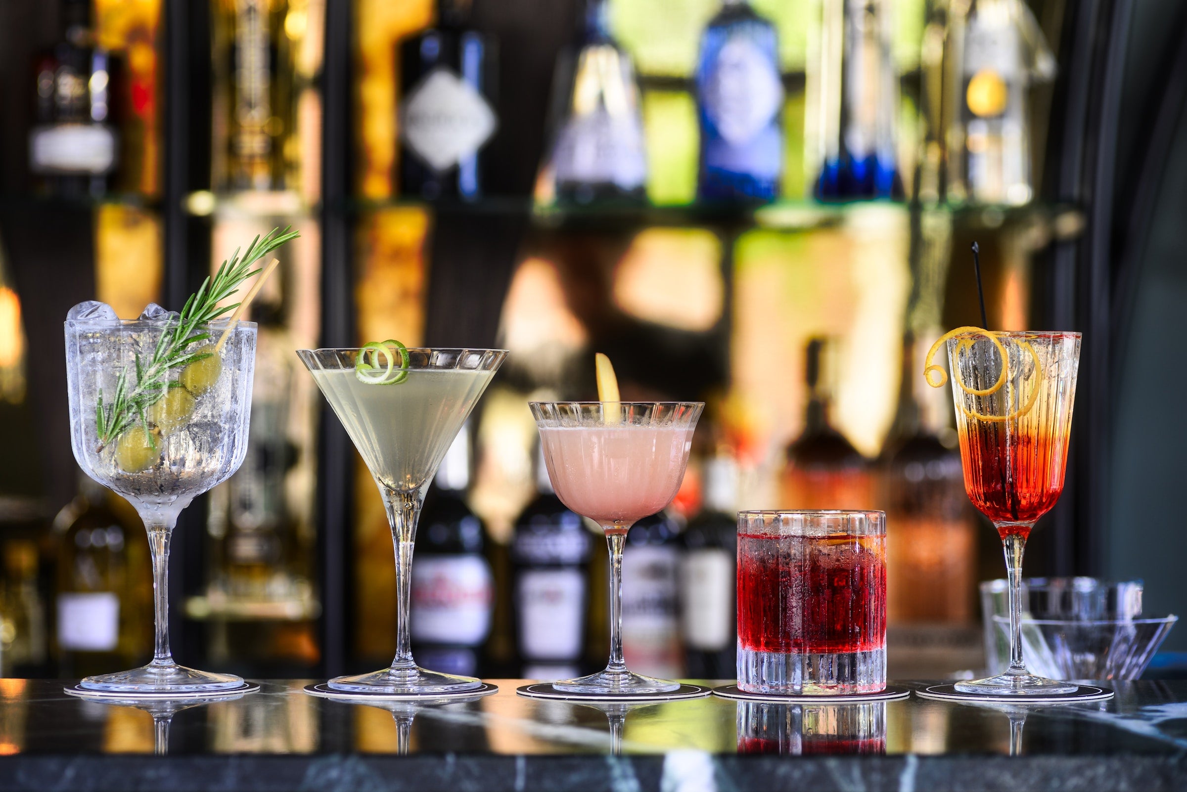 Los 10 cócteles más famosos del mundo – EAST DROPS - Ready to Drink Cocktails