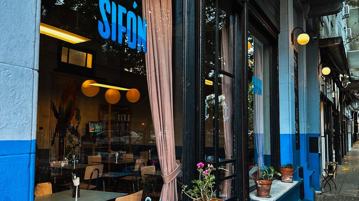 El lugar de Buenos Aires que rinde homenaje a la soda y a Chacarita con su propuesta gastronómica