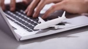 A la hora de comprar pasajes de aviones hay que prestar atención a la carga de datos personales. 
