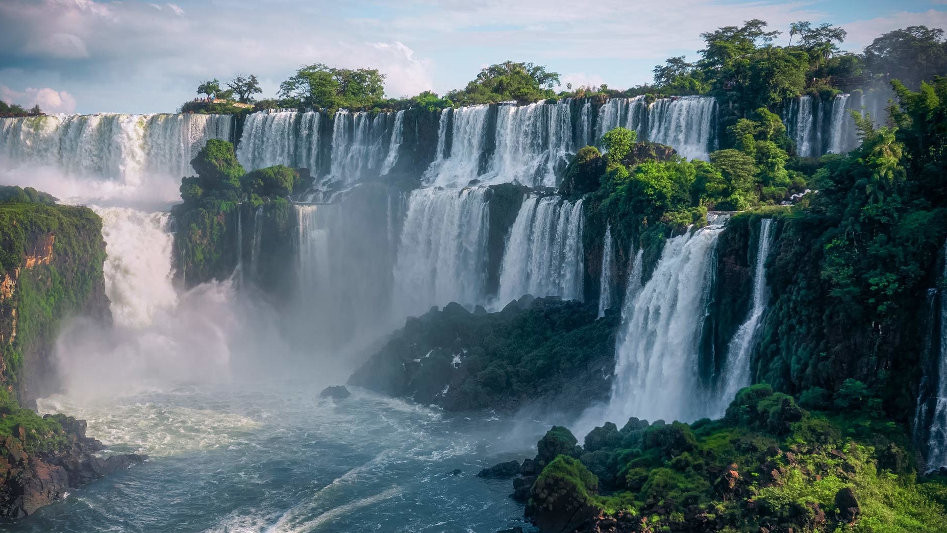 Iguazú: cómo disfrutar de una de las siete maravillas naturales del mundo | Traveler