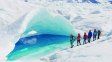 Turistas pueden vivir la experiencia única de caminar sobre el hielo patagónico, en una aventura en el Parque Nacional Los Glaciares.