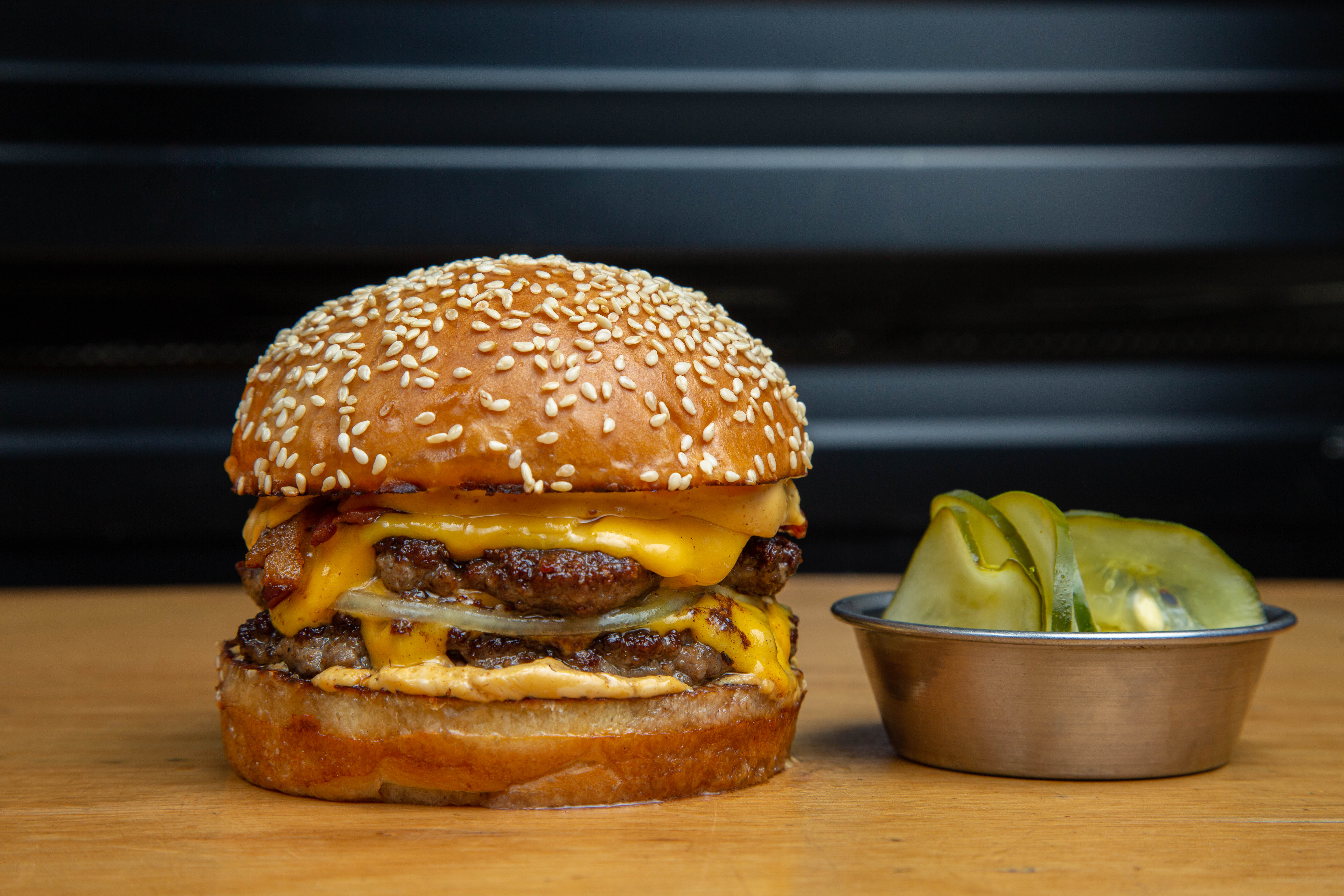 Ritual criollo: vuelve Burger Palusa, el festival de hamburguesas que en 2023 será federal | EPU
