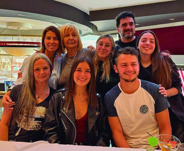 El equipo al frente de la agencia Viajemos se afianza y crece en un sector con gran movimiento. El equipo al frente de la agencia Viajemos se afianza y crece en un sector con gran movimiento.