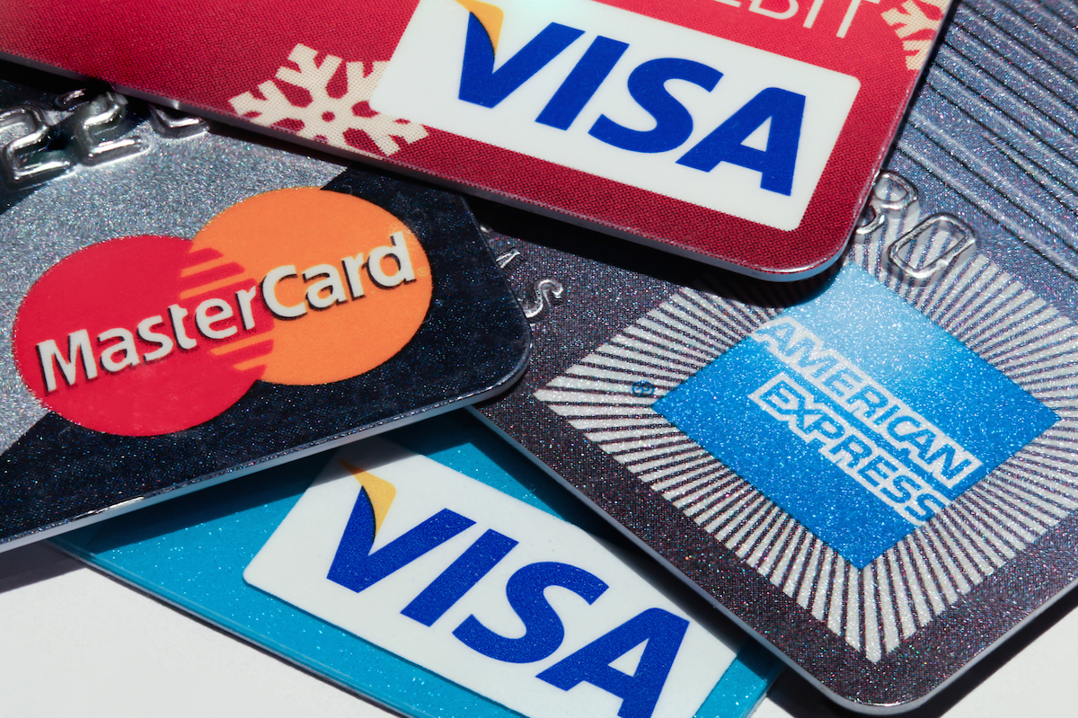 Choosing Between a Credit and Debit Card | StreetFins®