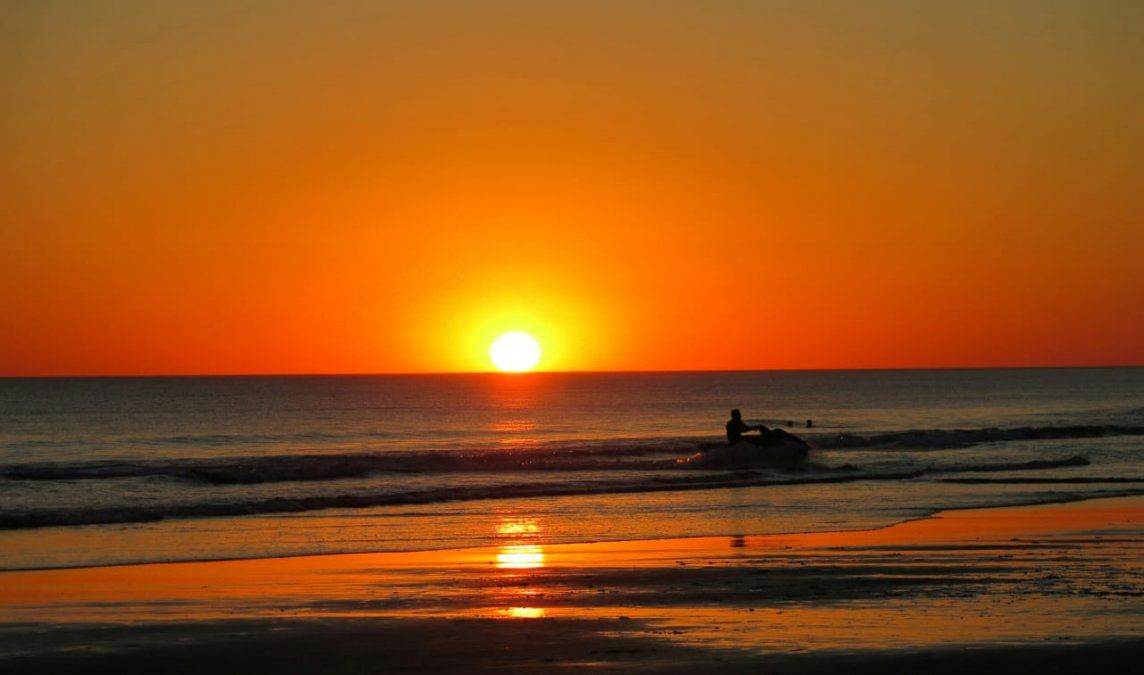 La imponente playa de Buenos Aires para ver el atardecer sobre el mar