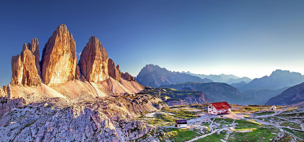 Dolomitas: trekking con historia en los Alpes italianos - Muntania, Agencia de viajes de montaña