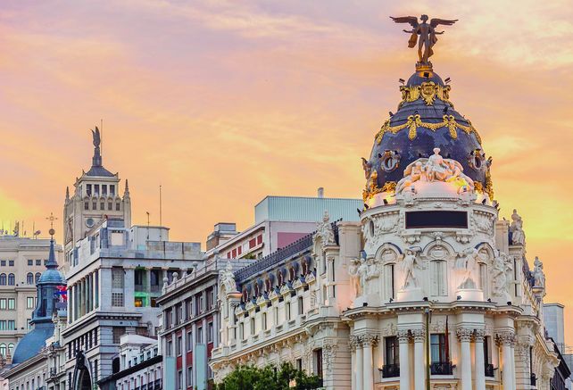 Madrid combina encanto urbano con gastronomía ibérica de primer nivel. Madrid combina encanto urbano con gastronomía ibérica de primer nivel.