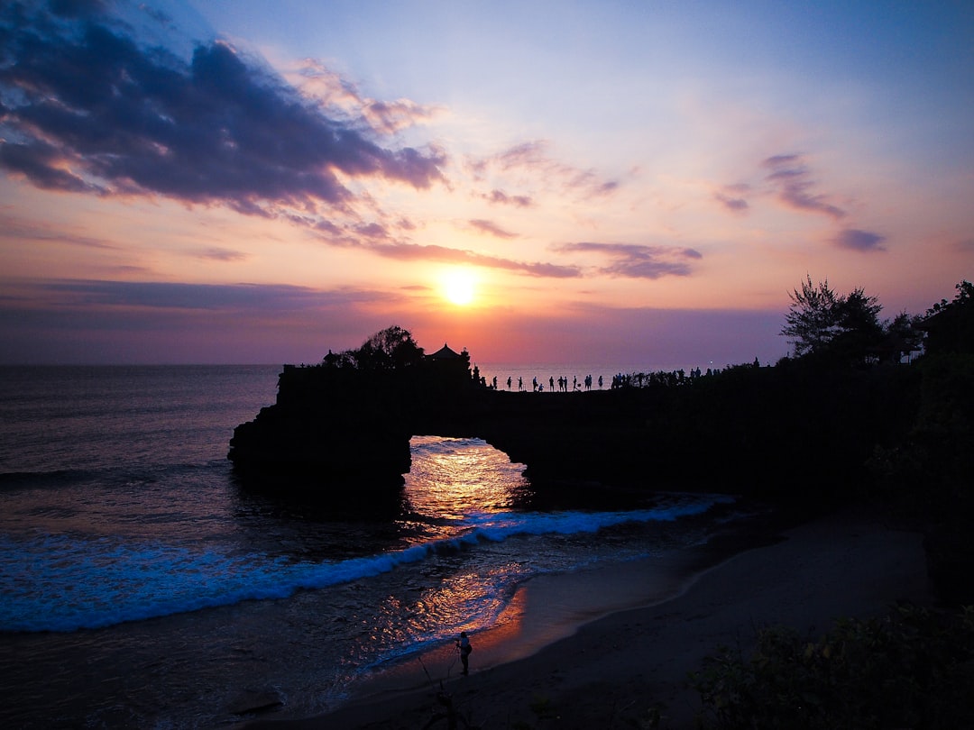 Bali te está esperando: las mejores olas de Indonesia para tu próximo viaje de surf