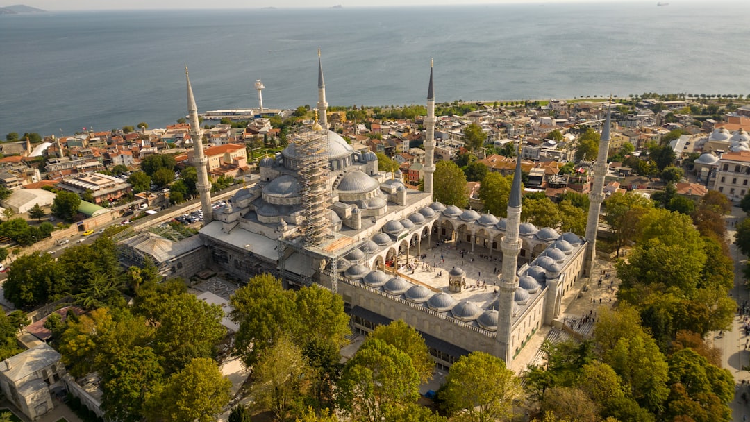 Estambul tiene 9 mezquitas que van a cambiar tu forma de entender la arquitectura sagrada