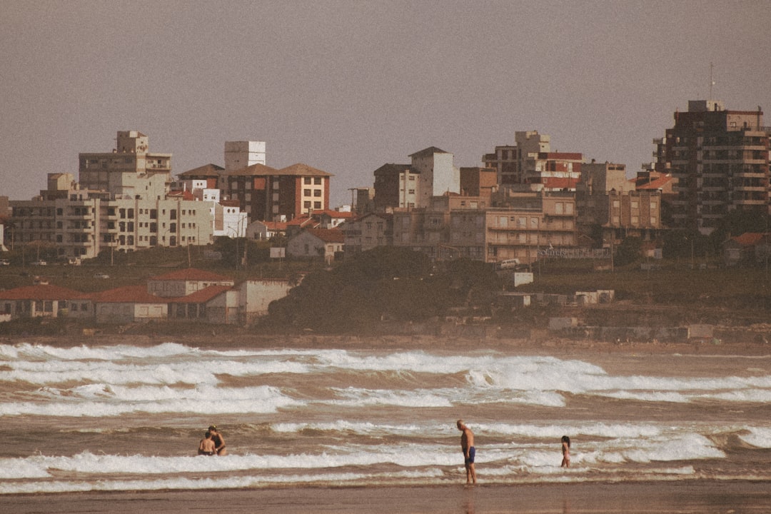 La Perla de Mar del Plata: dónde encontrás las mejores olas para surfear en Argentina