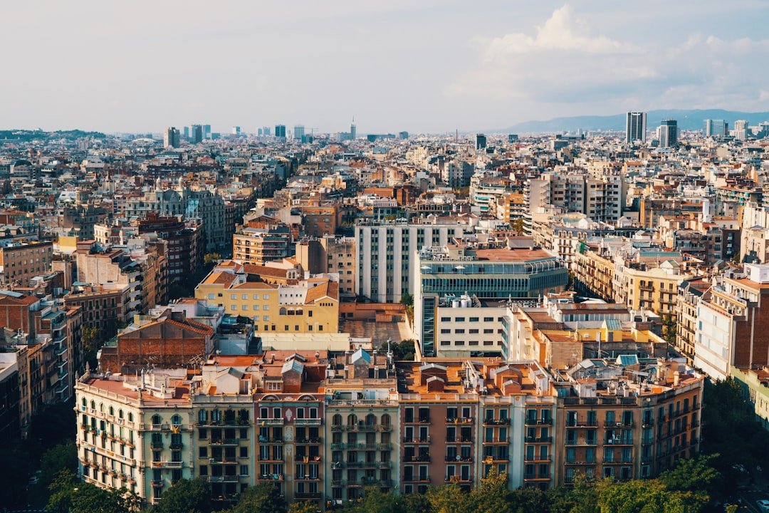 Monk Barcelona: el bar de cócteles que está revolucionando la noche europea (y podés visitarlo desde Argentina)