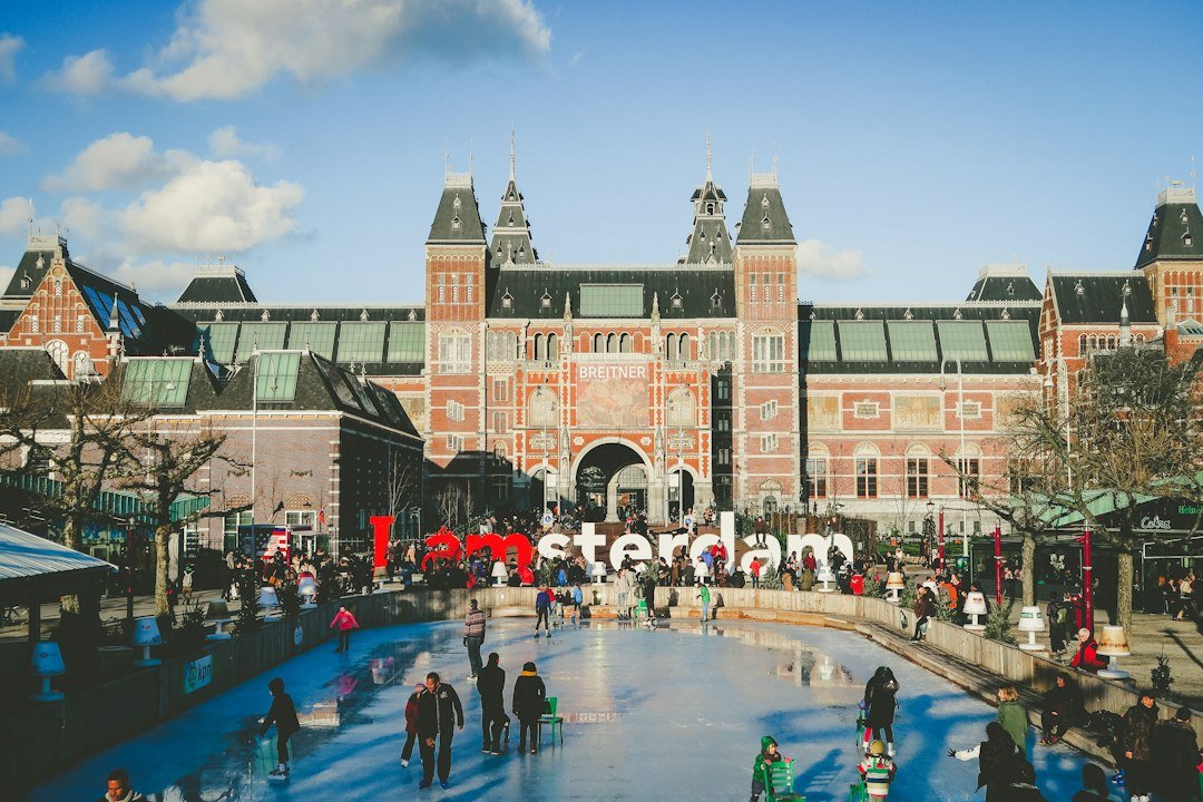 El Rijksmuseum de Ámsterdam: por qué este museo te va a obsesionar más que cualquier galería que hayas visitado