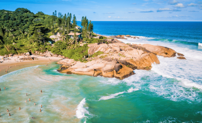 Aerolíneas Argentinas suma vuelos para el verano