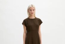 Así es el vestido midi color café que llevaremos sin parar en primavera 2026: cómodo, elegante y minimalista