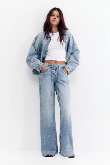 Pantalones lazo: así se lleva la tendencia más elegante de la primavera 2026