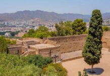 Málaga, cosmopolita, soñada y entrañable