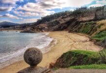 El pueblo pesquero perfecto para una escapada: tres playas, cocina marinera y una senda costera para recorrer sin prisa