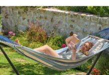 Llega hoy a Lidl la hamaca con soporte ideal para descansar en la terraza: cuesta solo 49,99 euros