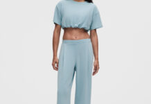 Los pantalones holgados de Lululemon azul cielo perfectos para olas de calor, que llevarás con bolsos marrón chocolate