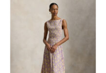Ralph Lauren liquida el vestido de flores atemporal y elegante con nido de abeja que llevaremos todos los veranos