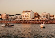 Ibiza de noche: la isla donde la fiesta no tiene horario y vos sos el protagonista