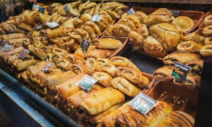 El ritual secreto de los miércoles: dónde comer medialunas a mitad de precio como un verdadero porteño