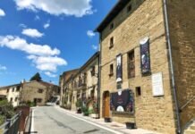 El pueblo con encanto de Navarra que está dentro de otra comunidad autónoma por culpa de una deuda medieval