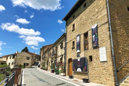 El pueblo con encanto de Navarra que está dentro de otra comunidad autónoma por culpa de una deuda medieval