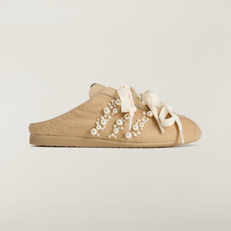 Las nuevas Adidas en colaboración con Simone Rocha: con lazos, perlas y más románticas que nunca
