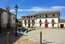 El pueblo de montaña a menos de 3 horas de Madrid que parece una aldea alpina: la escapada con el mejor embutido del otoño