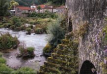 Es uno de los pueblos más bonitos de España, pero desconocido: un lugar mágico, como de cuento de hadas, con cascadas y hórreos