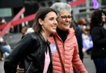 Irene Montero, sobre su infancia: “He sido una niña alegre, empollona y bastante obediente. Iba a la iglesia con mi abuela y era hasta monaguilla”