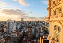 La medialunas que desayunan los porteños antes de ir al trabajo: el ritual matutino que define a Buenos Aires