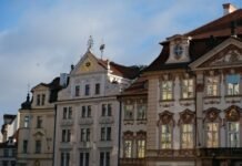 Praga de noche: la ciudad que despierta cuando se pone el sol y te hipnotiza hasta el amanecer