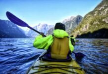 Remar en Milford Sound: la aventura en kayak que te va a cambiar la vida en Nueva Zelanda